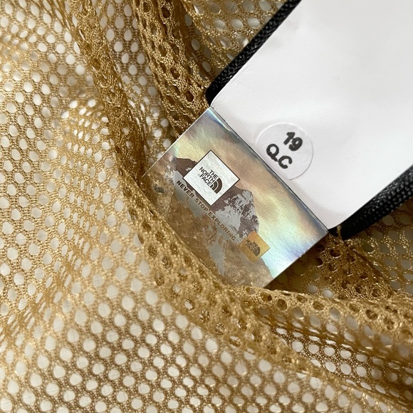 The North Face Kids’ Hooded Rain Jacket - Picture 9 of 10